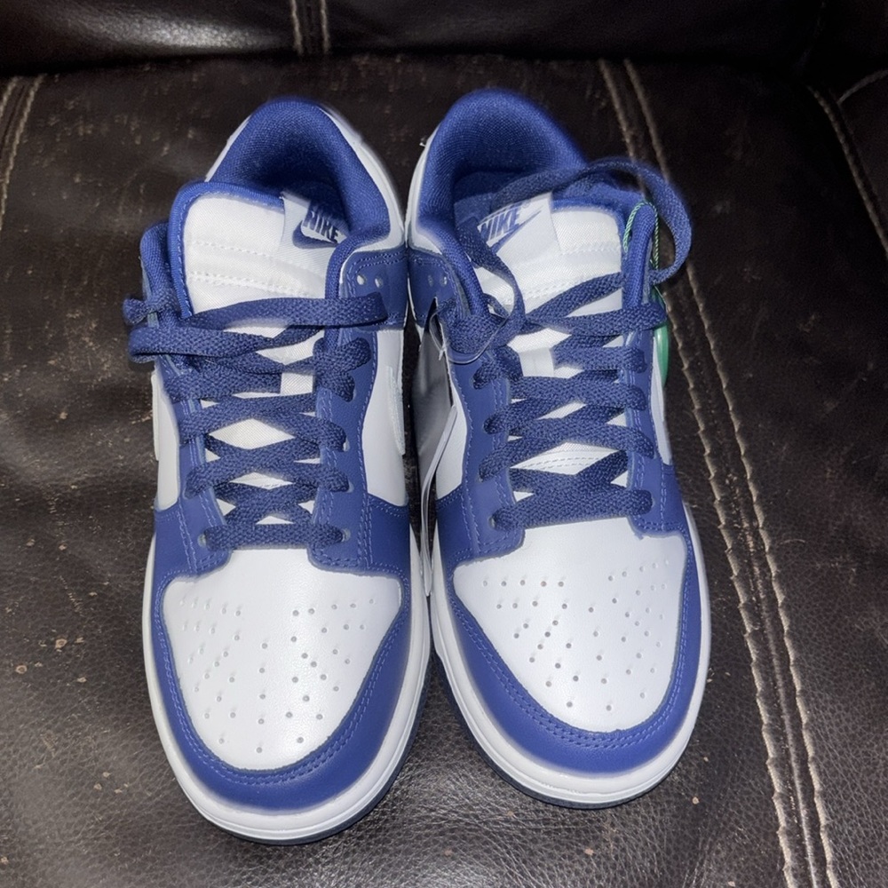 Women’s Dunks nwt. One day only!! No offers!!! - Picture 2 of 4